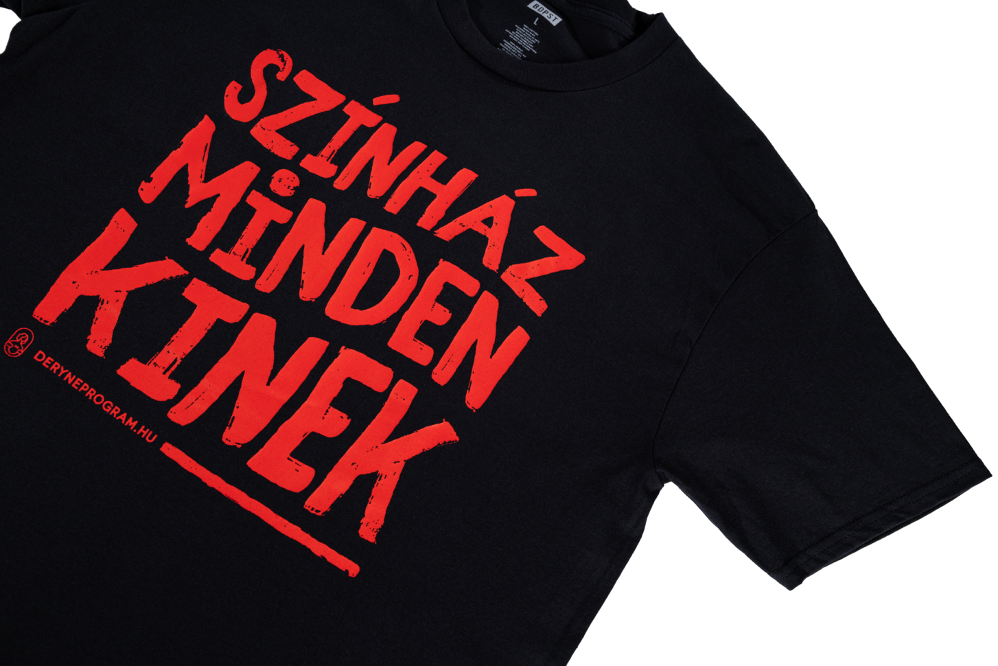 Színház mindenkinek fekete póló piros felirattal